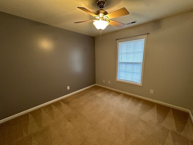 Building Photo - Spacious 4BR/3.5BA Two-Story Home in Queenswood Subdivision