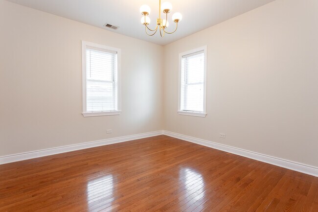 Building Photo - 4610 S Marshfield Ave