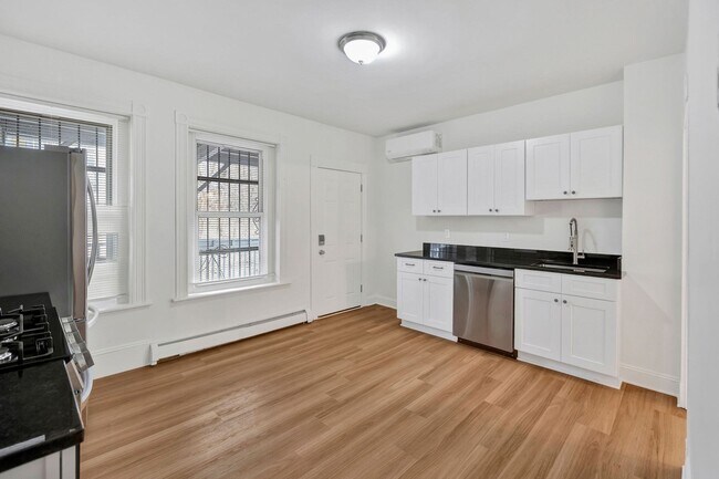 Building Photo - 866 Huntington Ave