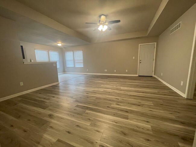 Building Photo - Hard to Find! 4 bedroom, 2 bath home in  W...