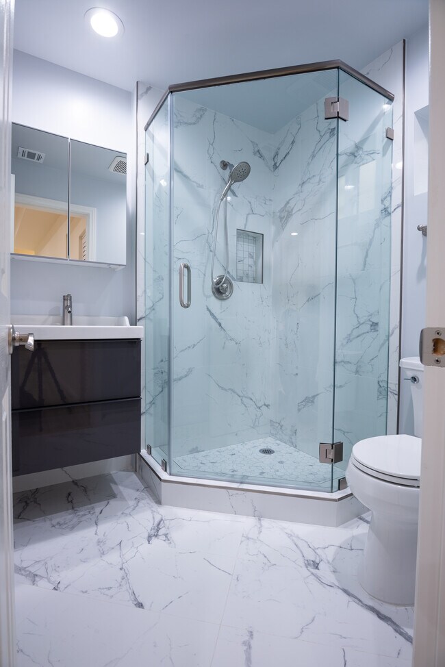 Building Photo - 1637 N Allen Ave