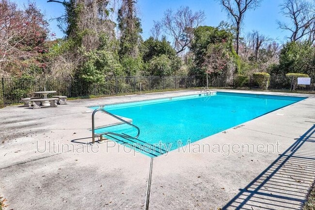 Building Photo - 5006 Carleton Dr