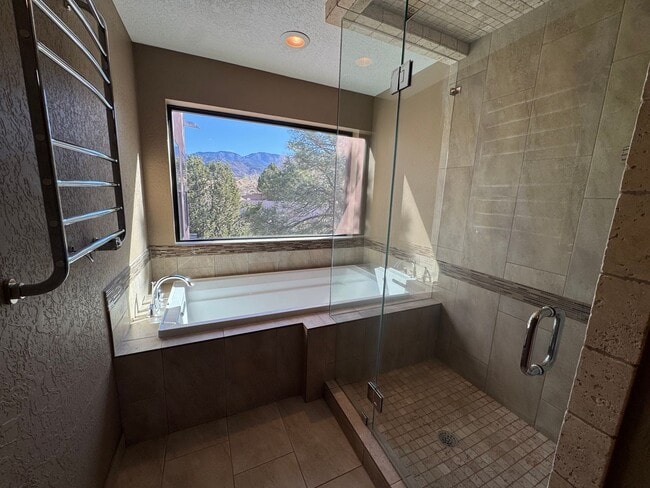 Building Photo - Glenwood Hills Luxury Home