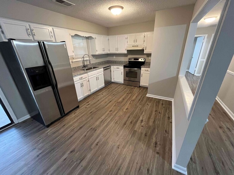 Building Photo - 3007 Cotton Pl SW