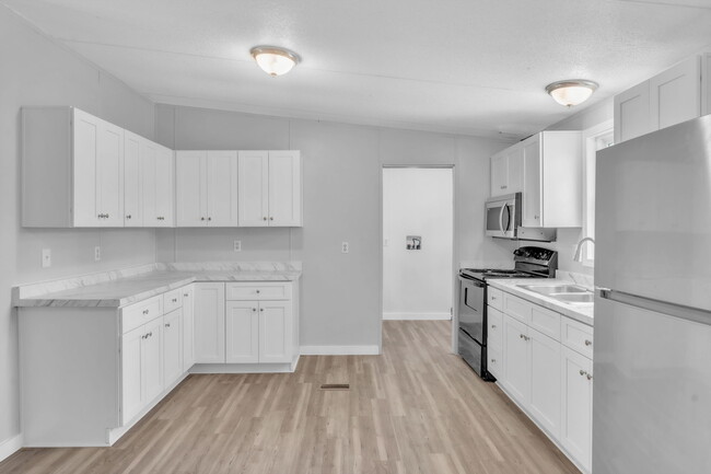 Building Photo - 92 Dryden Ave