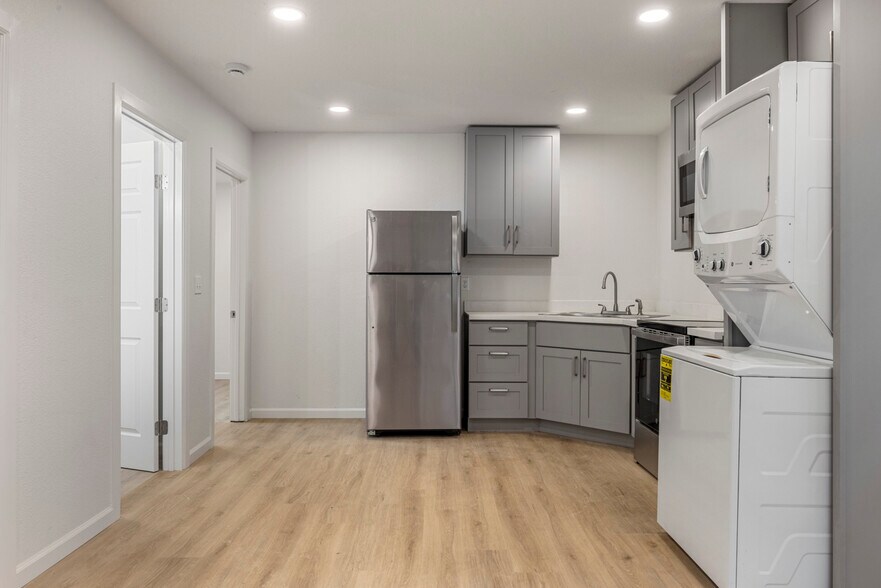 Building Photo - 214 Kimble St