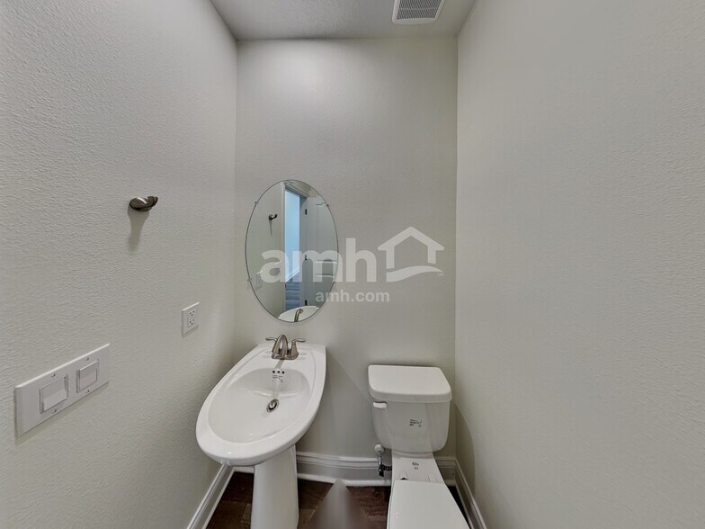 Building Photo - 3728 Ctr Cv Ln