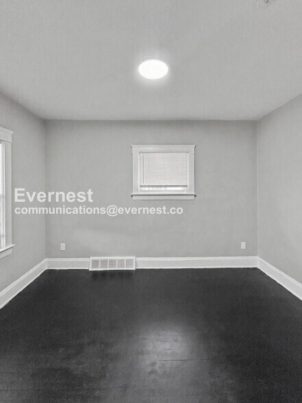 Building Photo - 2932 E 118th St