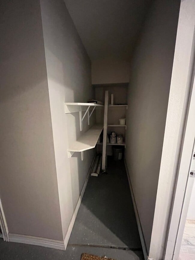 Building Photo - $0 First Month's Rent! Beautiful Three Bed...