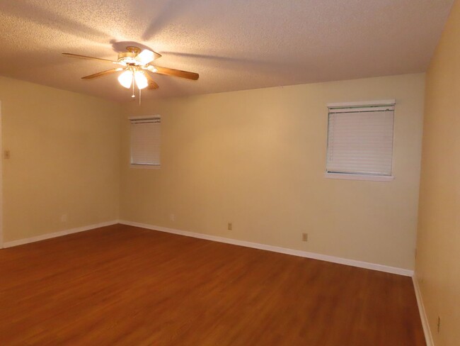 Building Photo - South Tyler! Spacious 3 Bedroom, 2 Bath