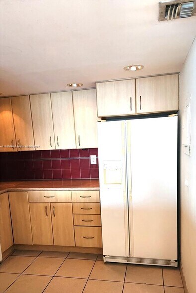 Building Photo - 555 NE 15th St