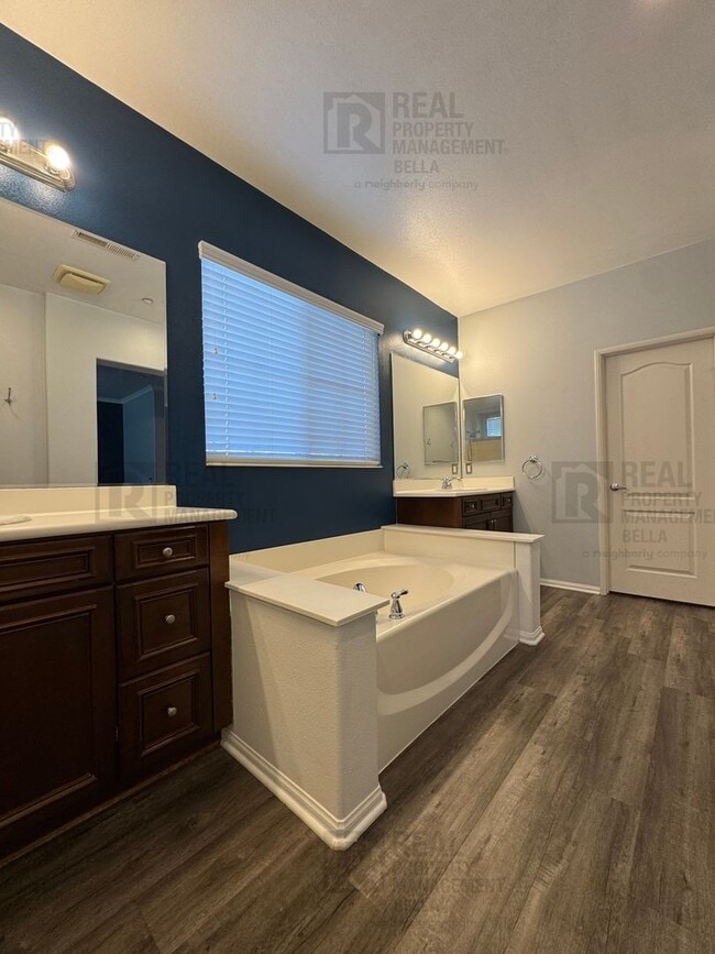 Building Photo - Resort-Style Living Awaits in This Spacious Canyon Hills 3-Bedroom Condo