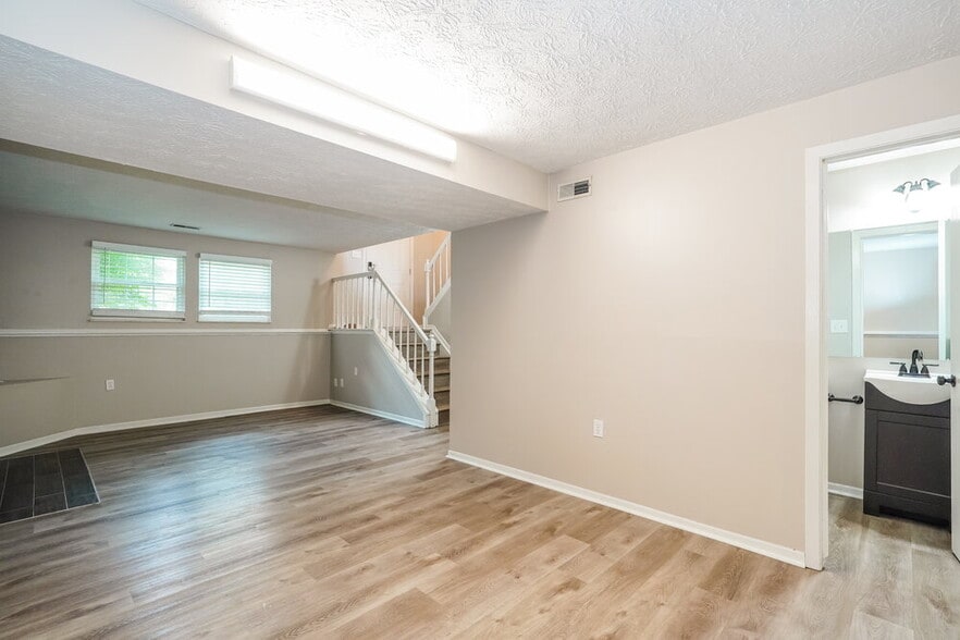 Building Photo - 3524 En-Joie Dr