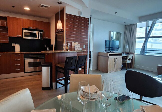 Building Photo - 1395 Brickell Bay Dr