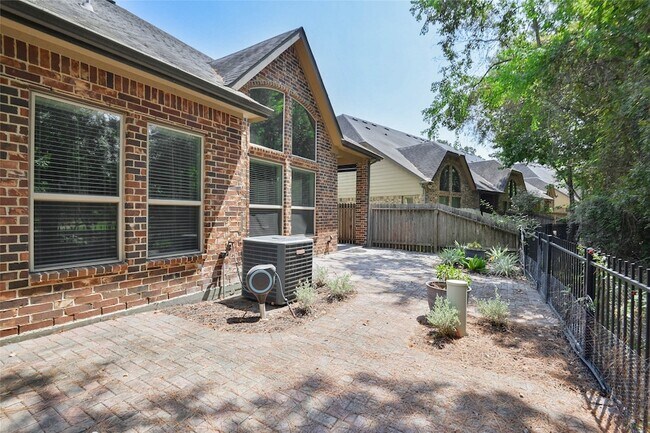 Building Photo - 12218 Valley Lodge Pkwy