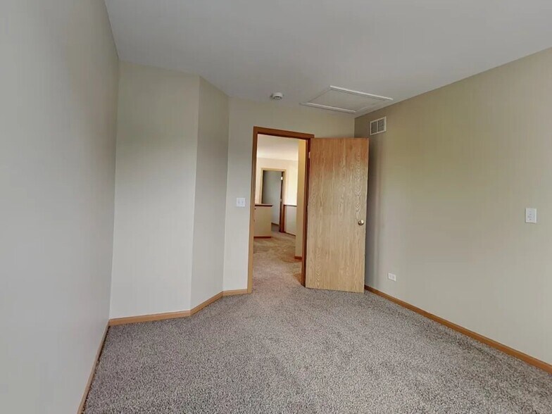 Building Photo - 10880 Grand Canyon Ave