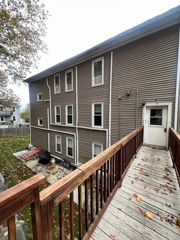 Building Photo - 2 Main St