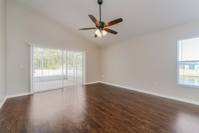 Building Photo - 137 Thornbury Dr