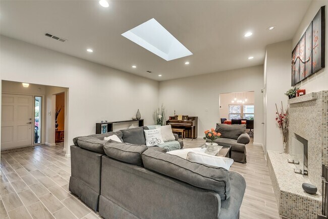 Building Photo - 6931 Echo Bluff Dr