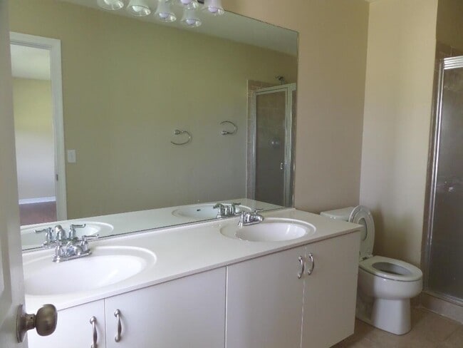 Building Photo - 9661 Santa Rosa Dr
