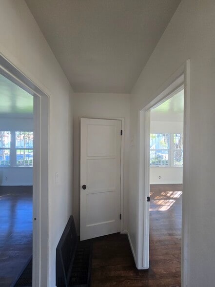 Building Photo - 3311 1/2 W 78th St