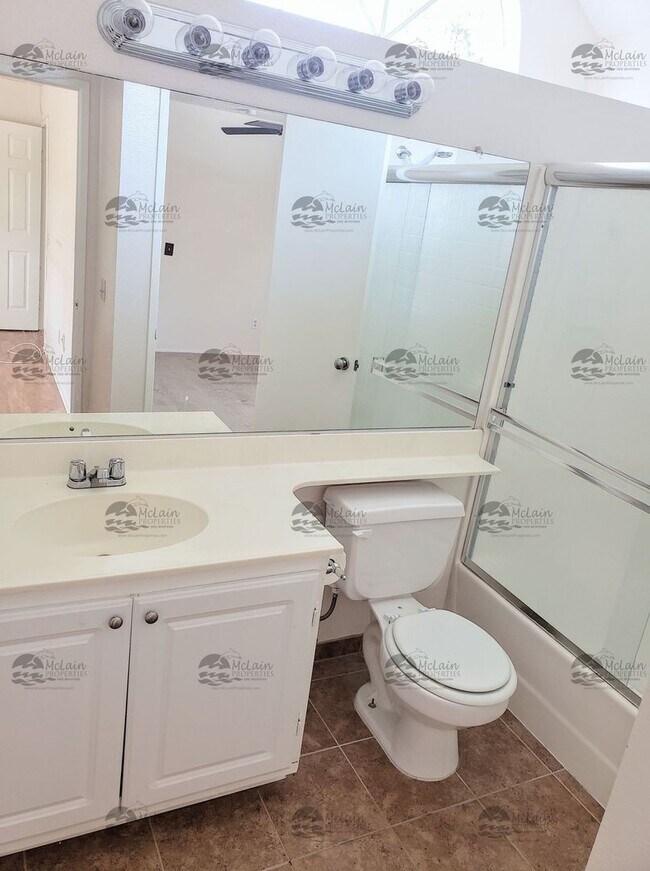 Building Photo - 3 Bedroom, 2.5 Bathroom in Rancho Del Oro!
