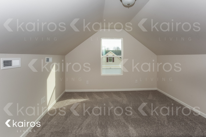 Building Photo - 1201 Silvertrace Dr