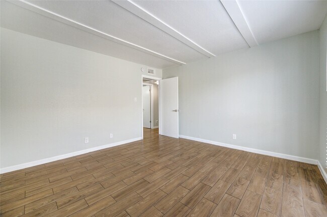 Building Photo - 6200 W Tidwell Rd