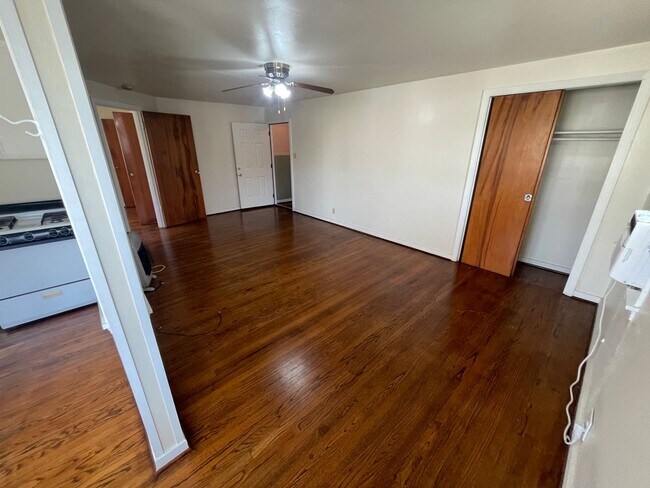 Building Photo - 1320 Postoffice St