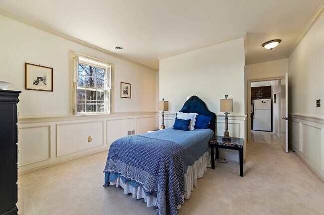 Building Photo - 2 Waverley Green