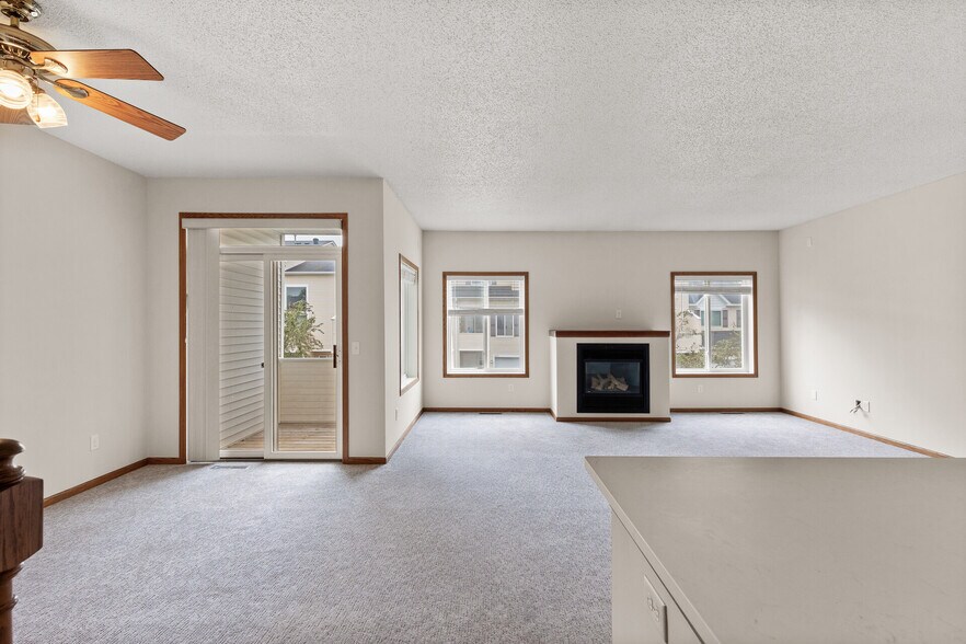 Building Photo - 6860 Meadow Grass Ln S