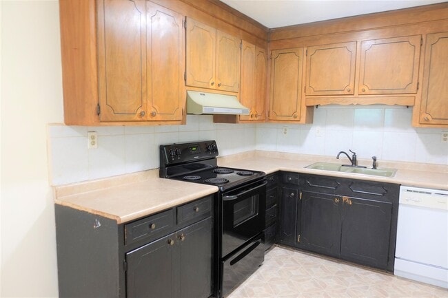 Building Photo - 325 Willow Oaks Dr
