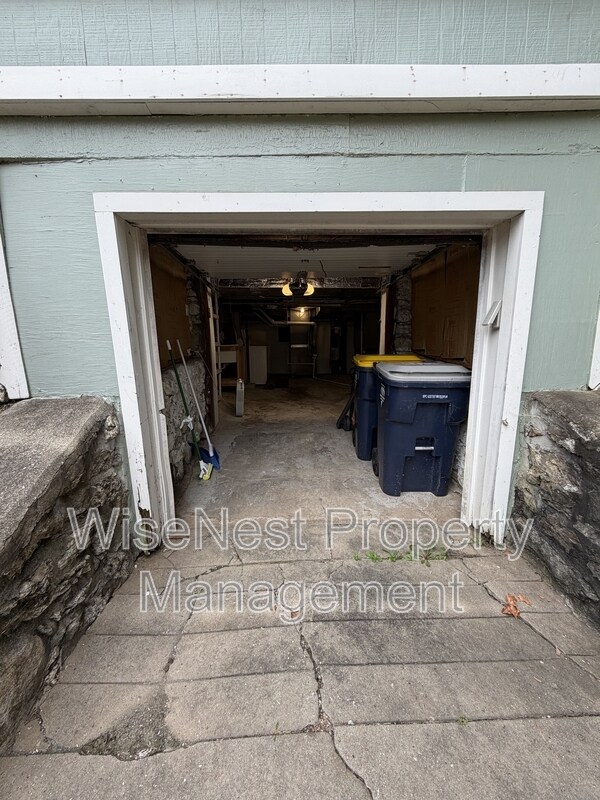 Building Photo - 800 E 41st St