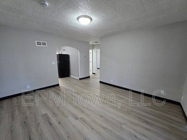 Building Photo - 1125 N Barclay St