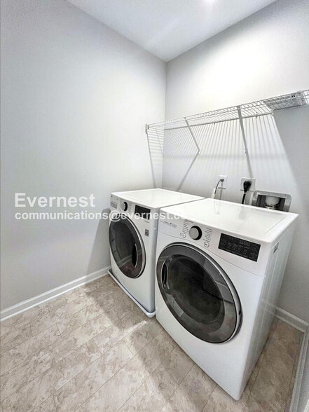 Building Photo - 830 S Greenway Dr