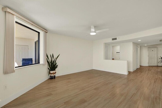 Building Photo - 670 Island Way