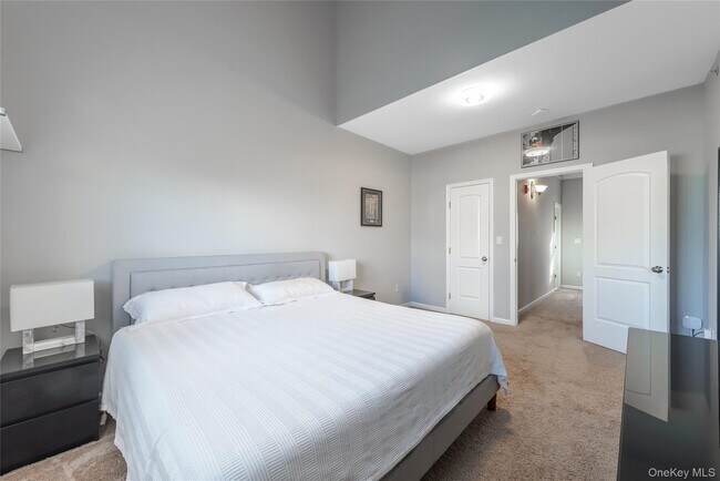 Building Photo - 330 Maple Ave