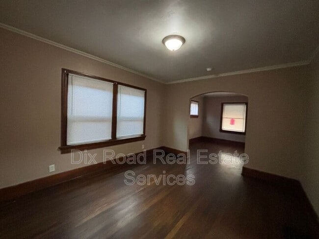 Building Photo - 916 Linden Ave