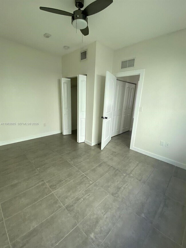 Building Photo - 628 SW 16th Ave