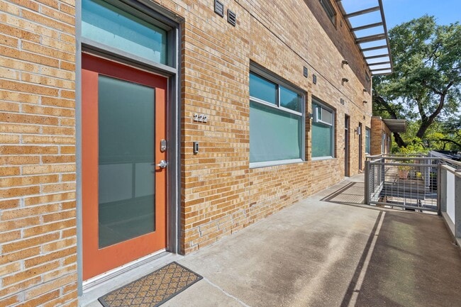Building Photo - Luxury on Lamar