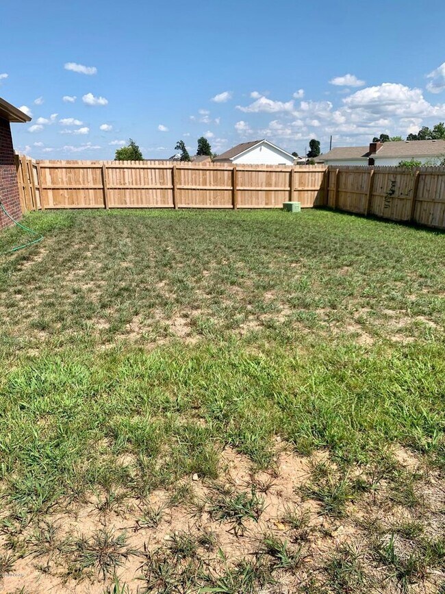 Building Photo - 4340 E 23rd St