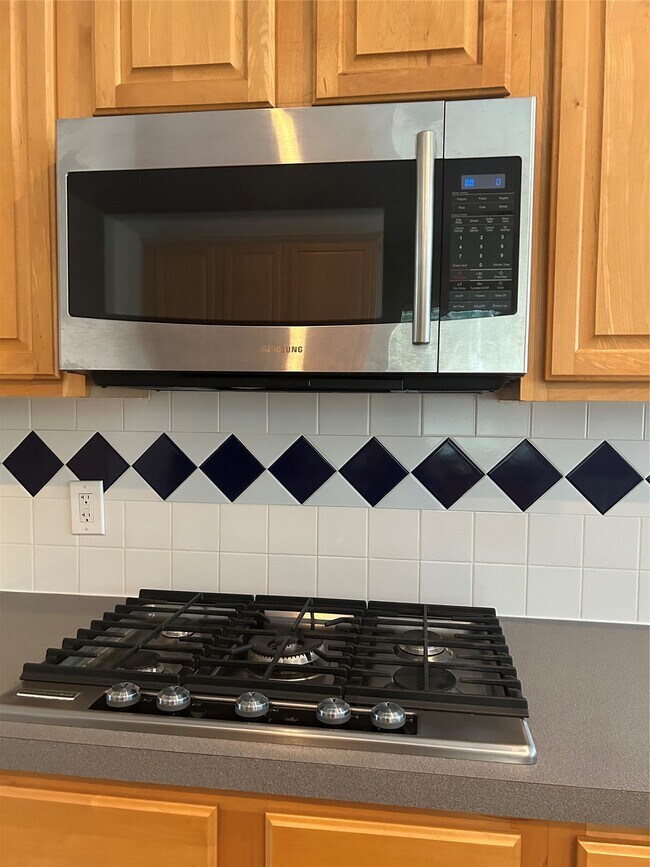 Building Photo - 18419 Autumn Park Dr