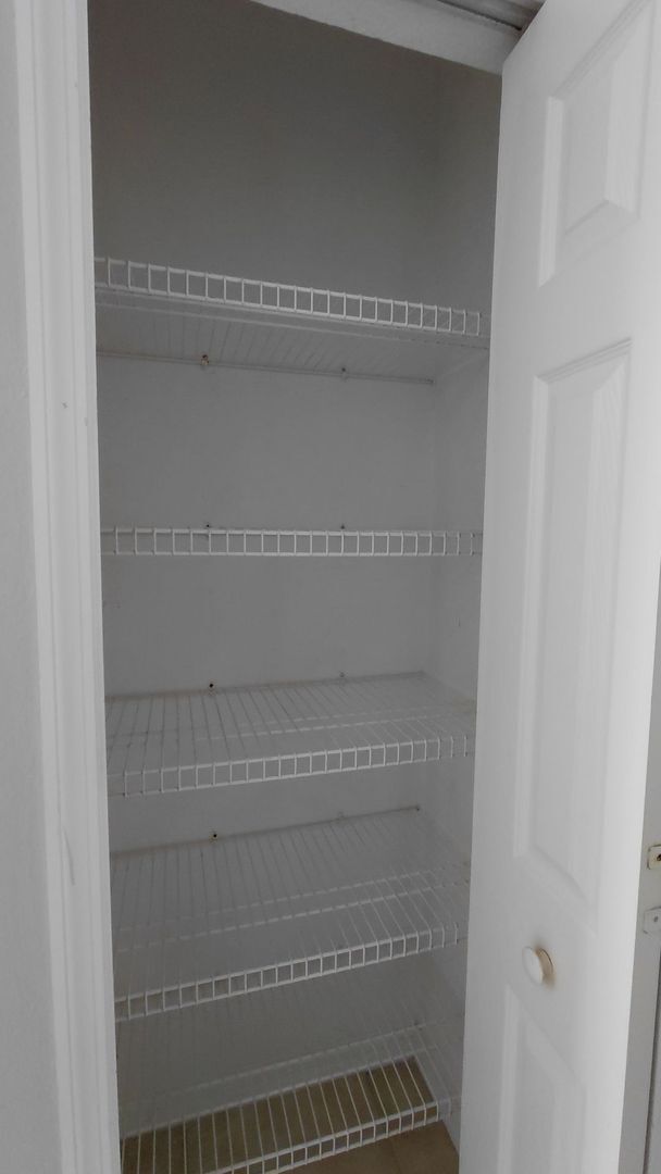 Building Photo - 3 Bedroom, 2 Bath Condo in Lakeside at Lak...