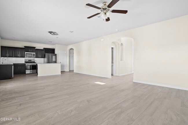 Building Photo - 12265 Desert Pine Ave