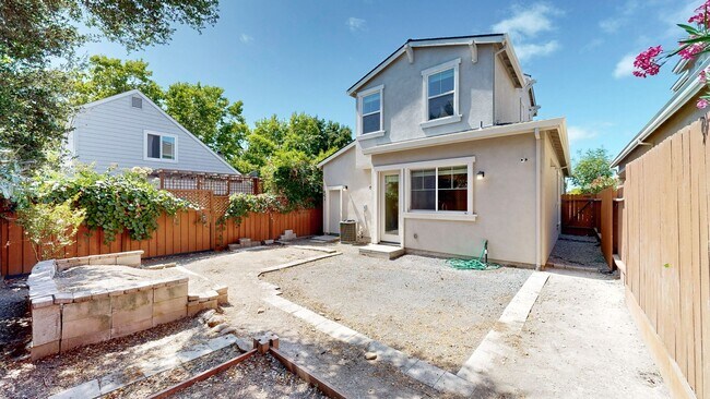 Building Photo - Coming Soon! Beautiful 3 bedroom 2.5 bath ...