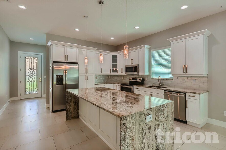 Building Photo - 105 E Broad St