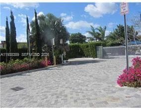 Building Photo - 1789 NE Miami Gardens Dr