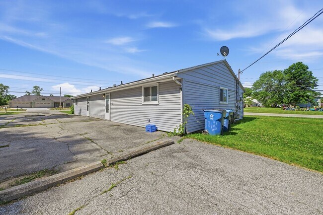 Building Photo - 3113-3115 Fulmer Road