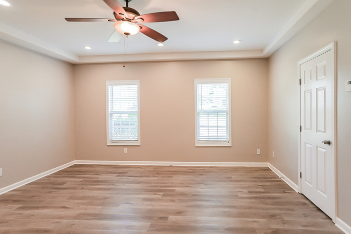 Building Photo - 70 Woodlake Dr