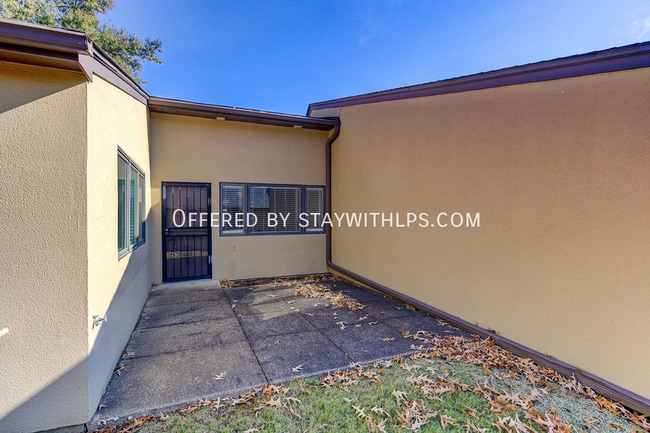 Building Photo - 5013 Scheibler Rd